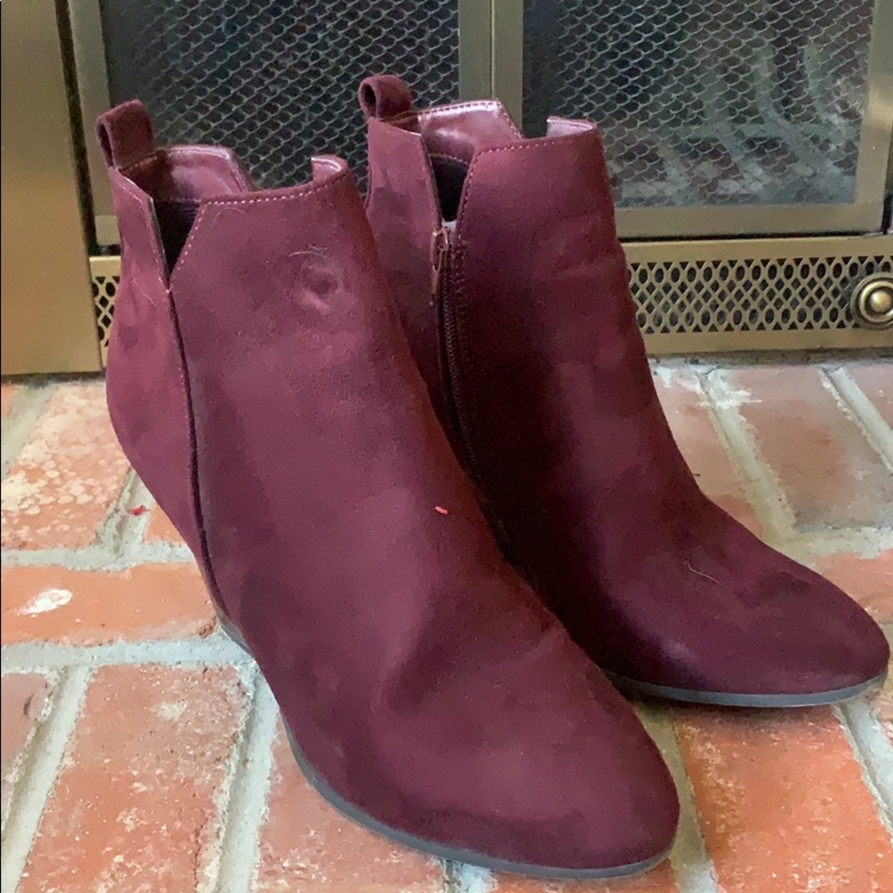 Wine ankle booties (like new)